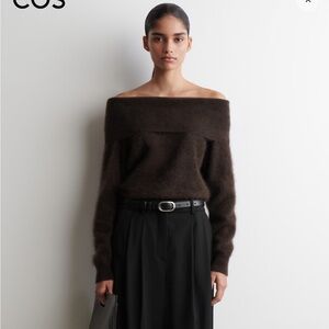 OFF-THE-SHOULDER MERINO WOOL sweater brown